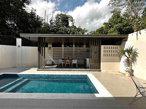 Vacation rentals with a pool in Quezon City .